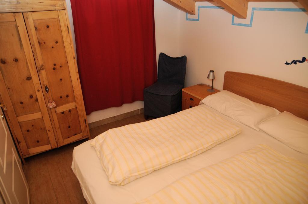 Roe Apartment Panchia Bilik gambar